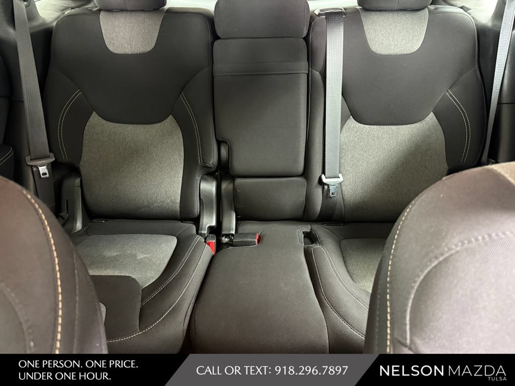 Used 2017 Jeep Cherokee Sport FWD image 28