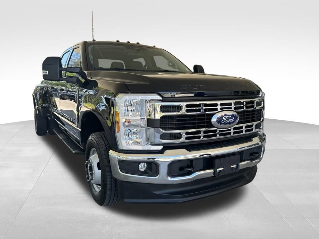Used 2025 Ford F350 XLT AWD/4WD image 2