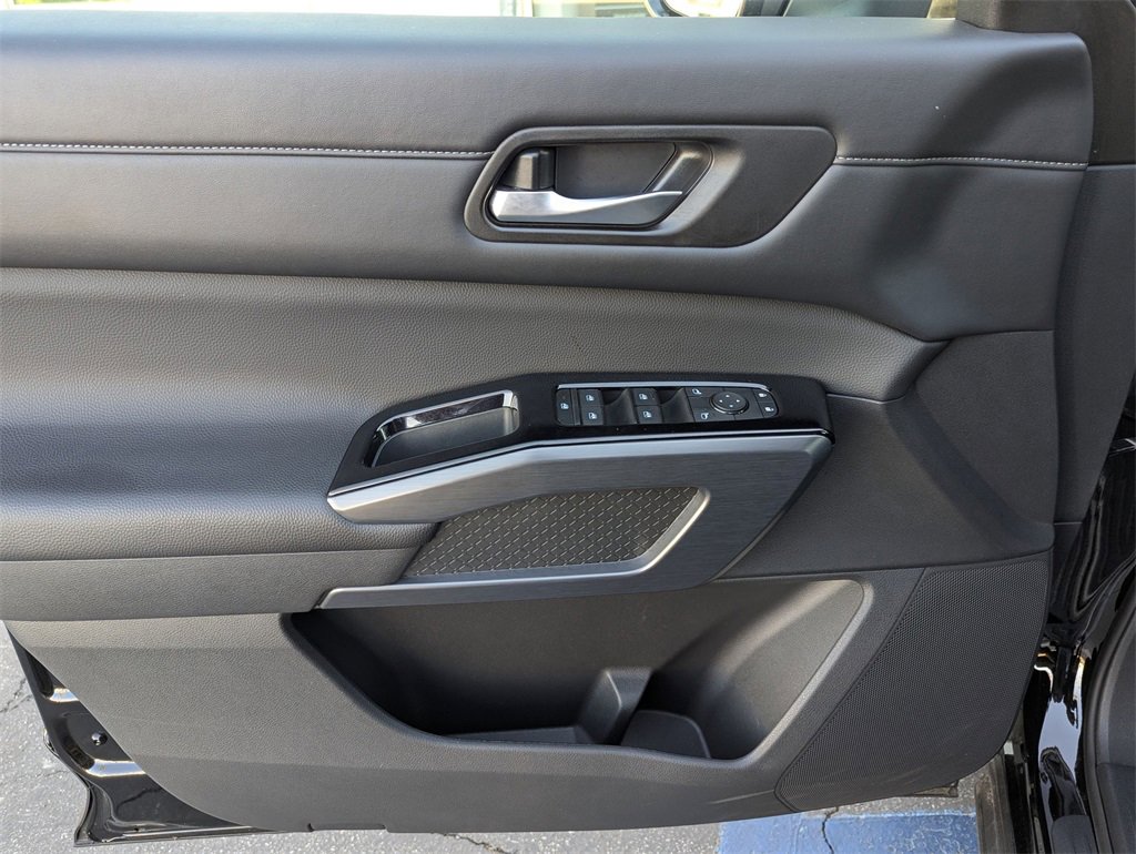 Used 2024 Nissan Pathfinder SL w/ SL Premium Package image 28