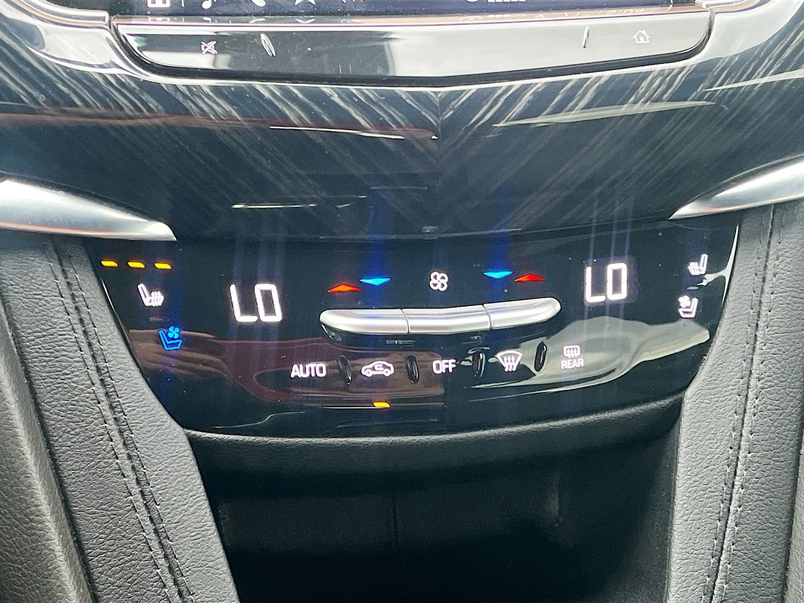 Used 2024 Cadillac XT6 Premium Luxury image 16