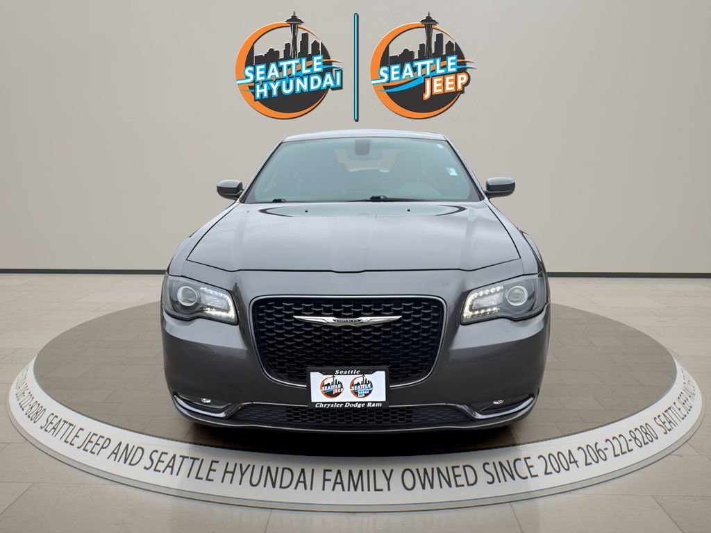 Used 2017 Chrysler 300 S RWD image 8