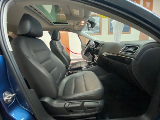 Used 2017 Volkswagen Jetta SEL image 19