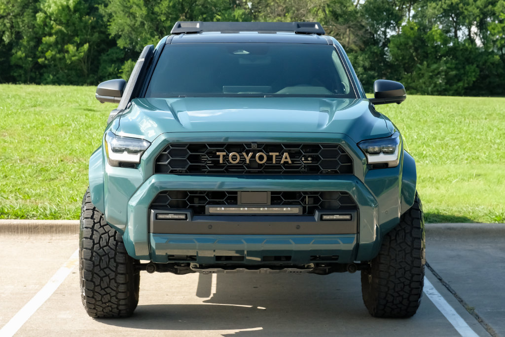 Used 2025 Toyota 4Runner Trailhunter AWD/4WD image 9