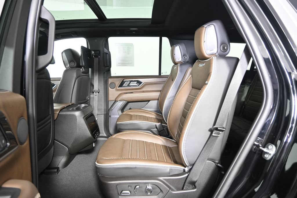Used 2025 GMC Yukon Denali Ultimate AWD/4WD image 18