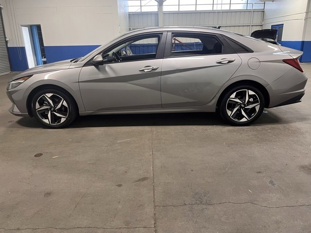 Used 2023 Hyundai Elantra SEL w/ Convenience Package image 6