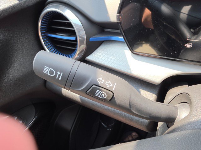 New 2026 Chevrolet Trax LT w/ Driver Confidence Package FWD image 31