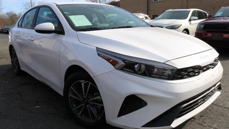 Used 2024 Kia Forte LXS image 3