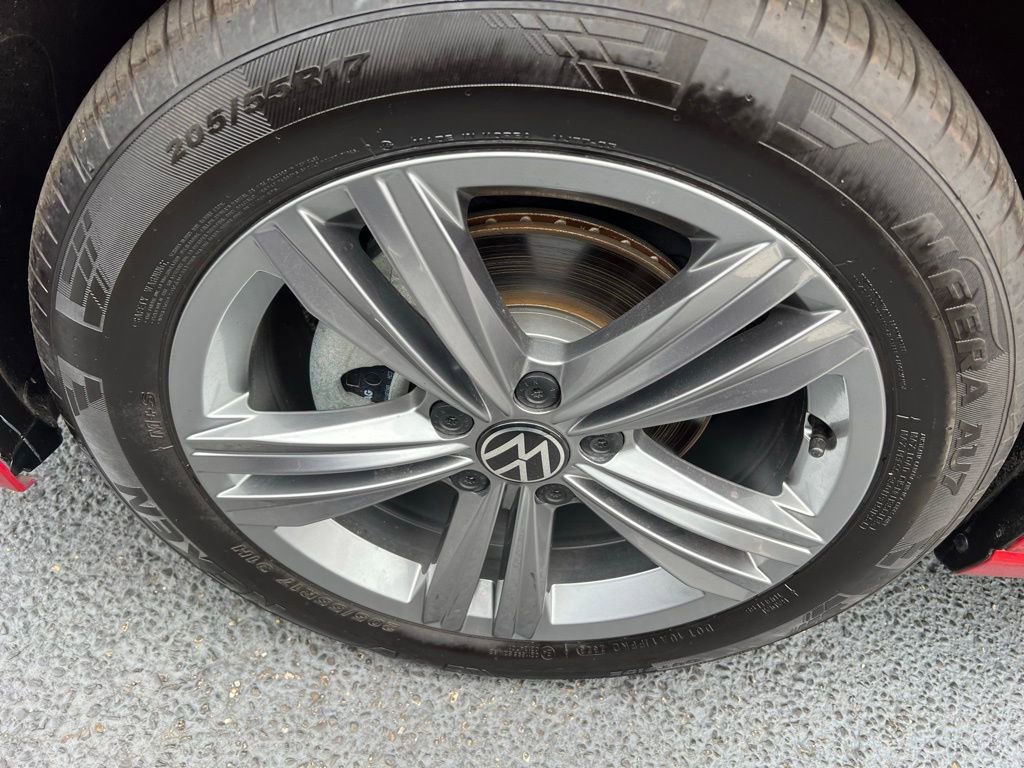 Used 2024 Volkswagen Jetta SE w/ Panoramic Sunroof Package image 42