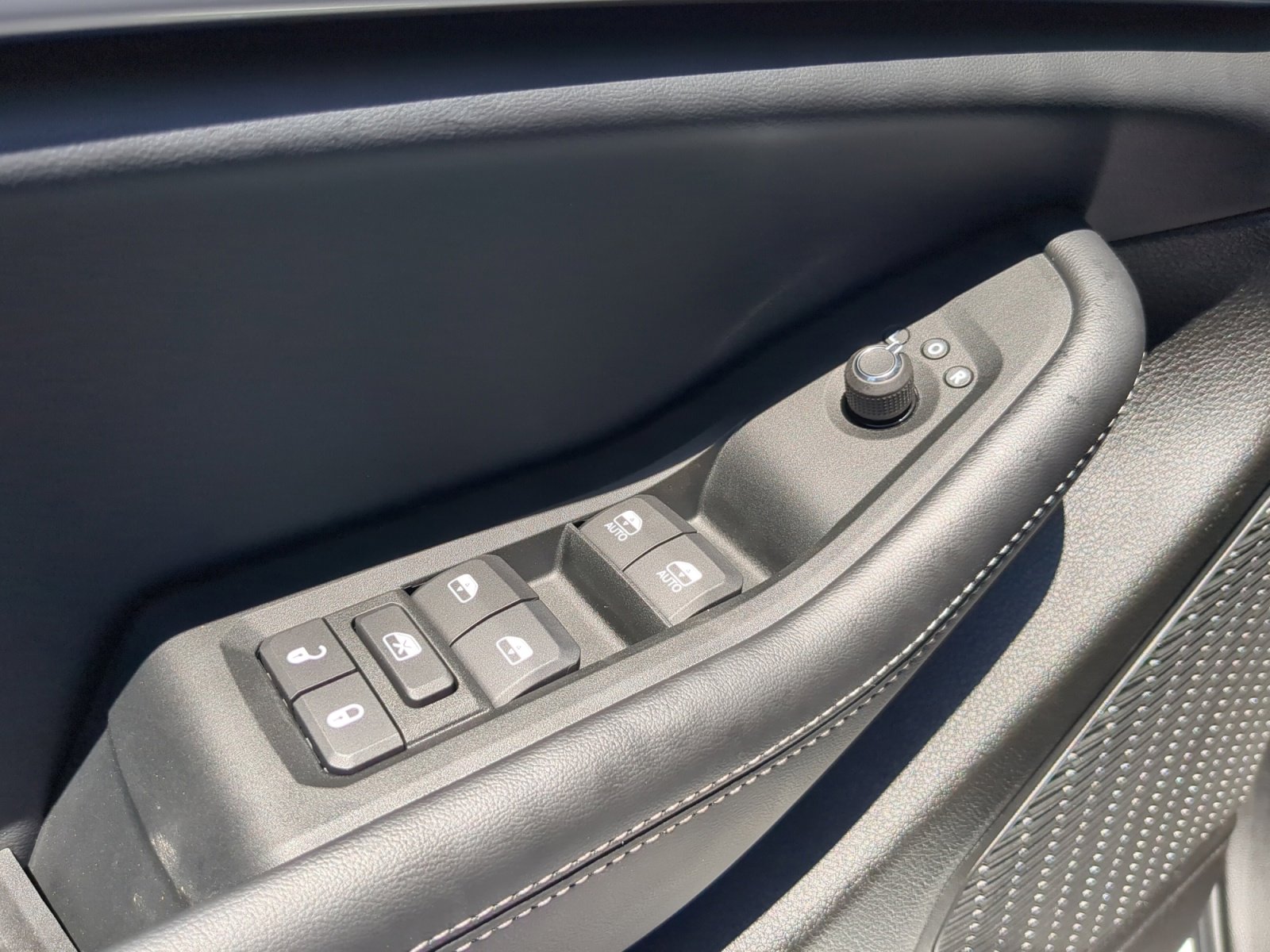 New 2025 Jeep Grand Cherokee Limited w/ Black Appearance Package image 16