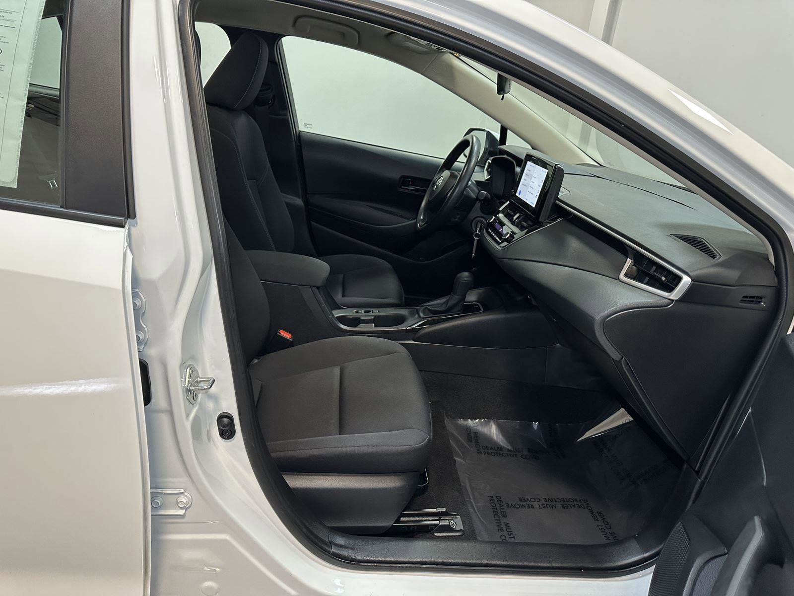 Used 2025 Toyota Corolla LE FWD image 38