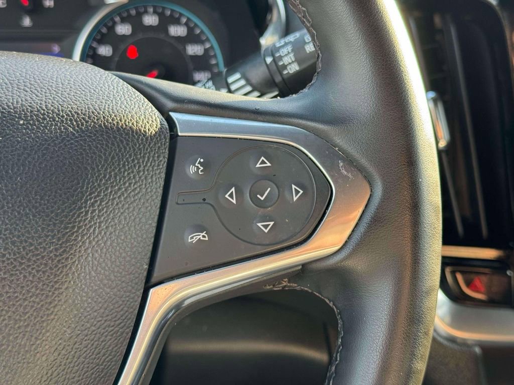 Used 2023 Chevrolet Traverse LT FWD image 25