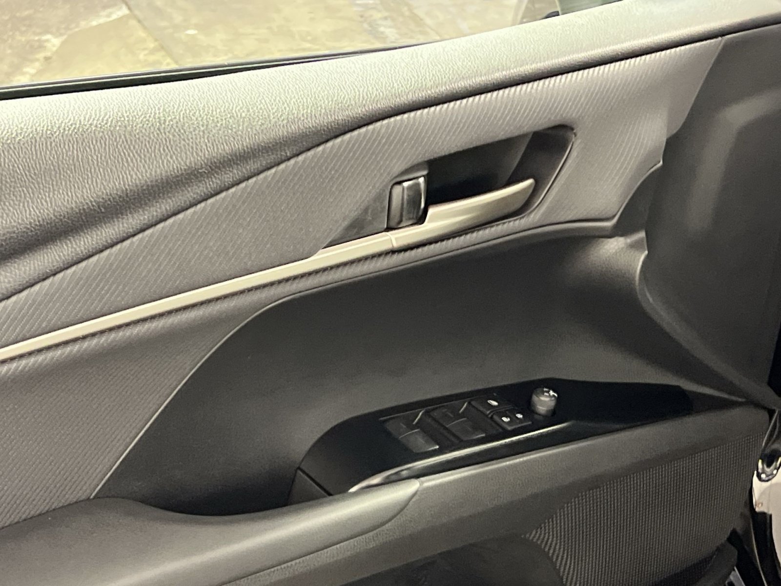 Used 2025 Toyota Camry SE FWD image 16