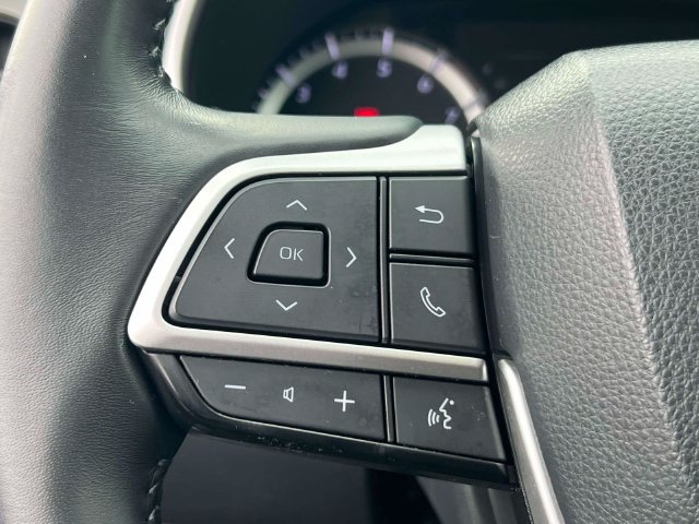 Used 2023 Toyota Highlander XLE AWD/4WD image 21