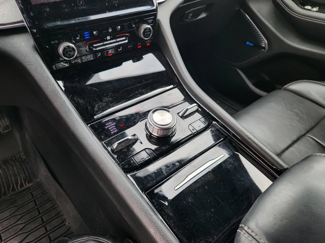 Used 2022 Jeep Grand Cherokee Overland w/ Luxury Tech Group IV AWD/4WD image 18