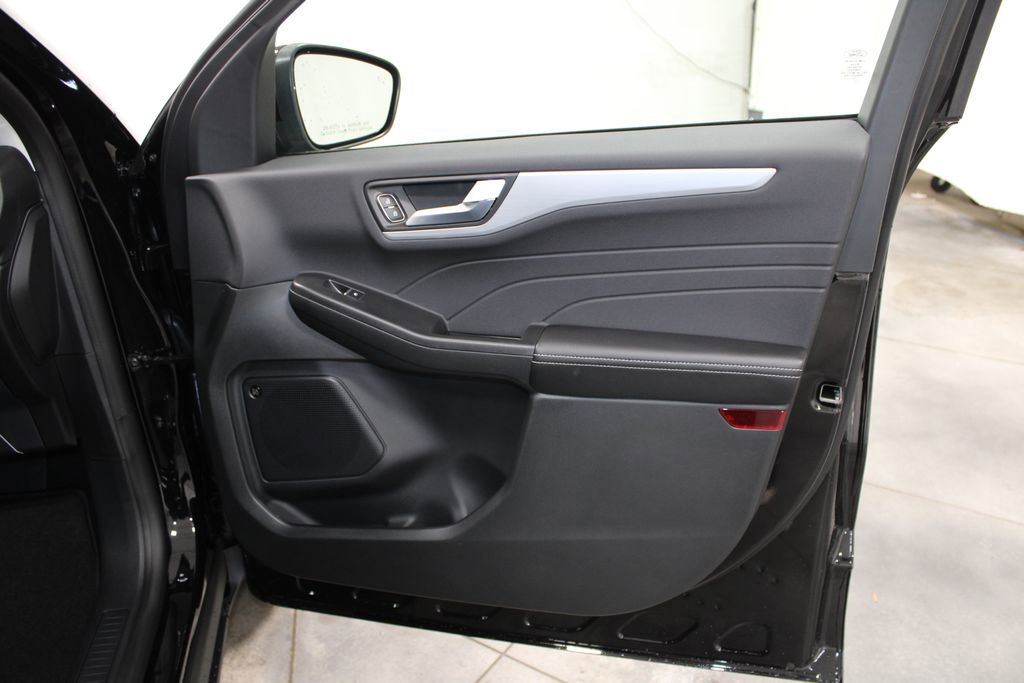 New 2025 Ford Escape SE w/ PHEV Premium Package image 29