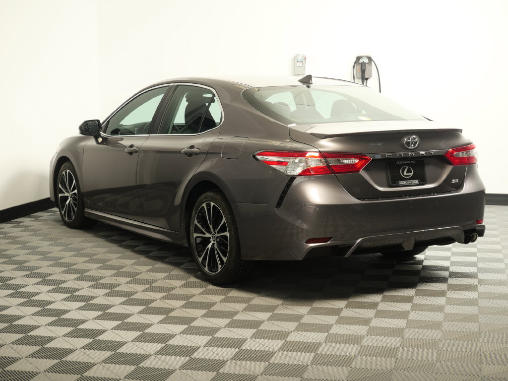 Used 2020 Toyota Camry SE FWD image 7