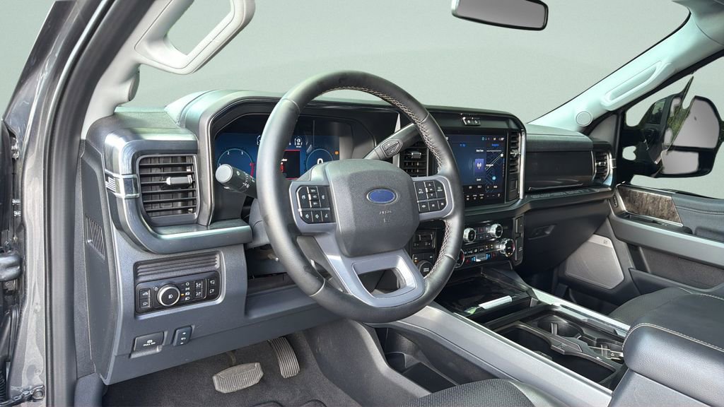 Used 2025 Ford F250 Lariat w/ Black Appearance Package image 4