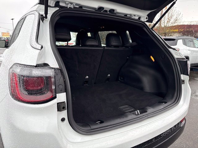 Used 2025 Jeep Compass Latitude AWD/4WD image 14