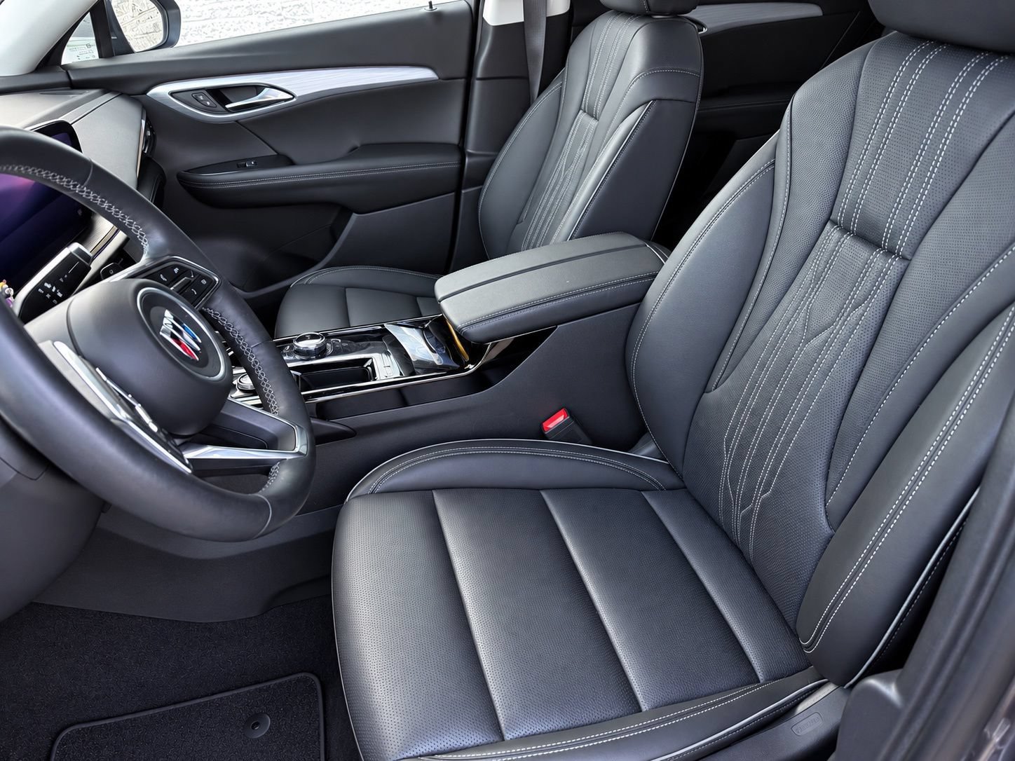Used 2024 Buick Envision Avenir AWD/4WD image 2