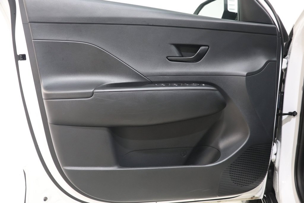 Used 2025 Hyundai Kona SEL FWD image 16