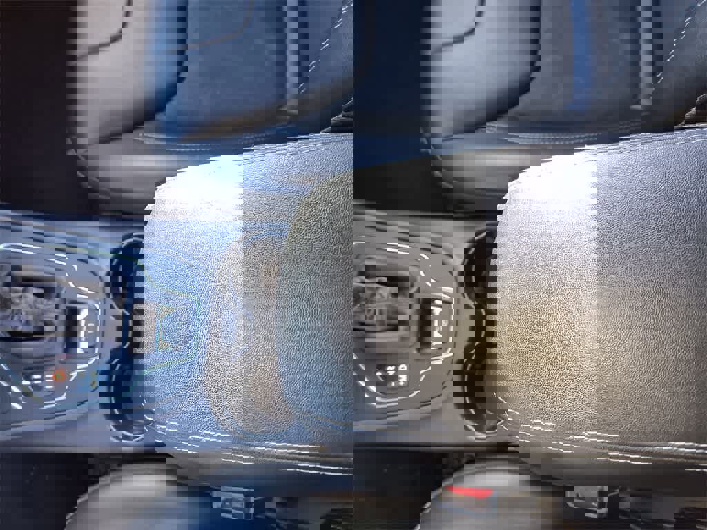 Used 2019 Jeep Cherokee Latitude Plus w/ Comfort/Convenience Group image 20