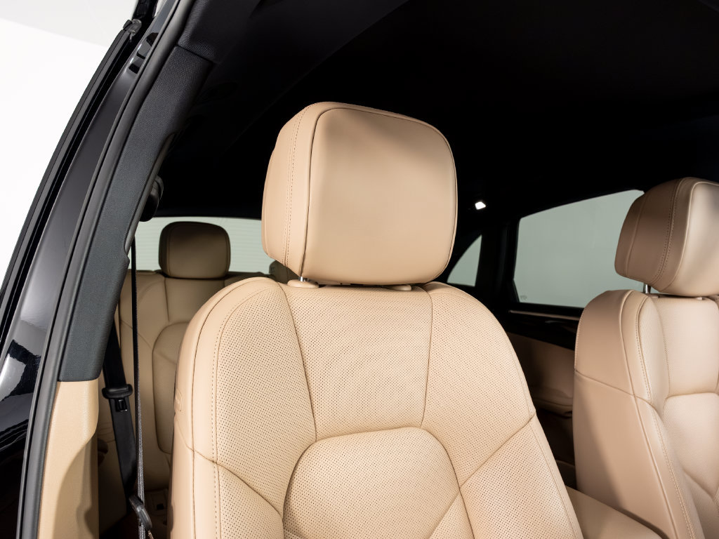 Certified 2026 Porsche Macan AWD/4WD image 40