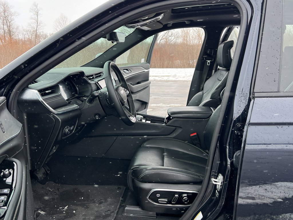 Used 2024 Jeep Grand Cherokee L Overland w/ Advanced Protech Group III image 15