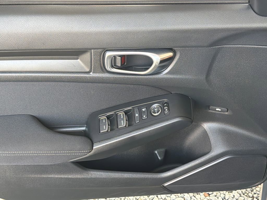 Used 2025 Honda Civic Sport image 3