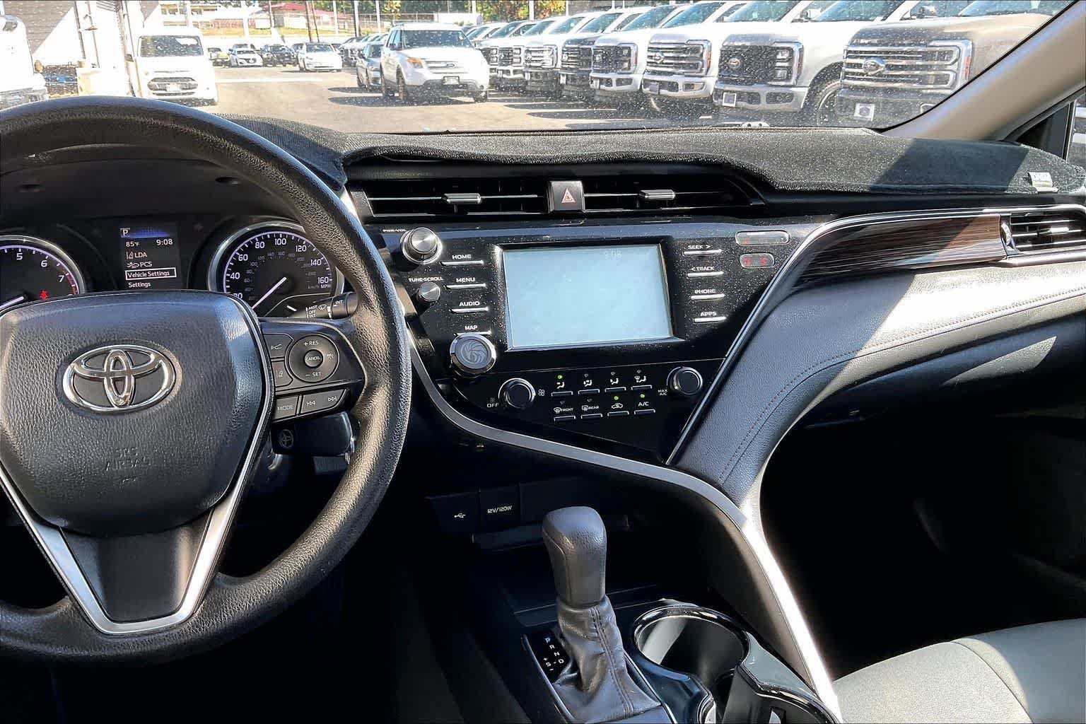 Used 2020 Toyota Camry LE FWD image 15