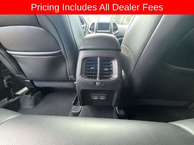 Used 2021 Jeep Cherokee Latitude Plus AWD/4WD image 16