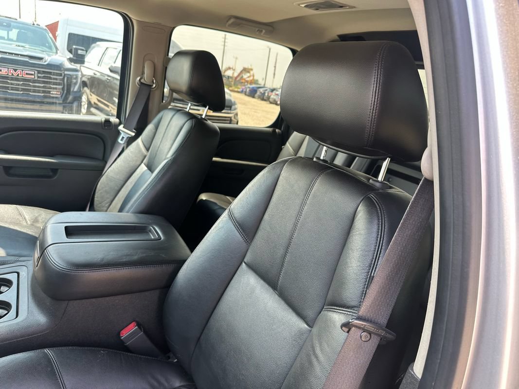 Used 2012 Chevrolet Avalanche LT AWD/4WD image 36