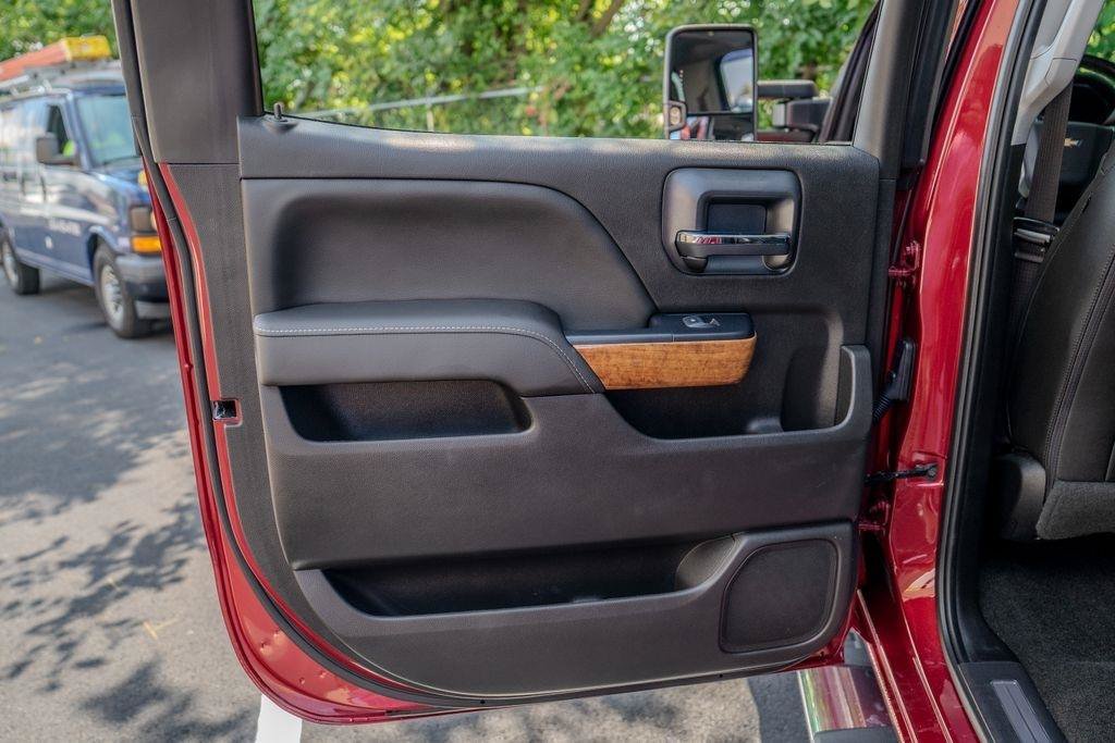 Used 2018 Chevrolet Silverado 2500 High Country w/ Duramax Plus Package AWD/4WD image 15