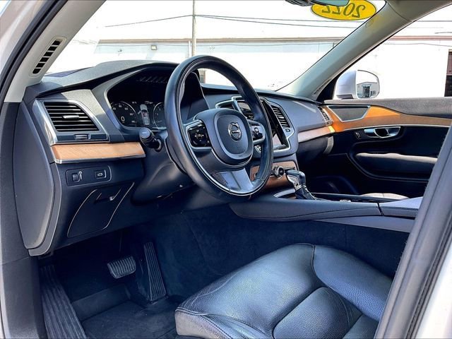 Used 2022 Volvo XC90 T6 Momentum w/ Climate Package AWD/4WD image 8