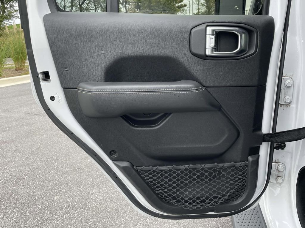 Used 2021 Jeep Wrangler Unlimited Sahara image 2