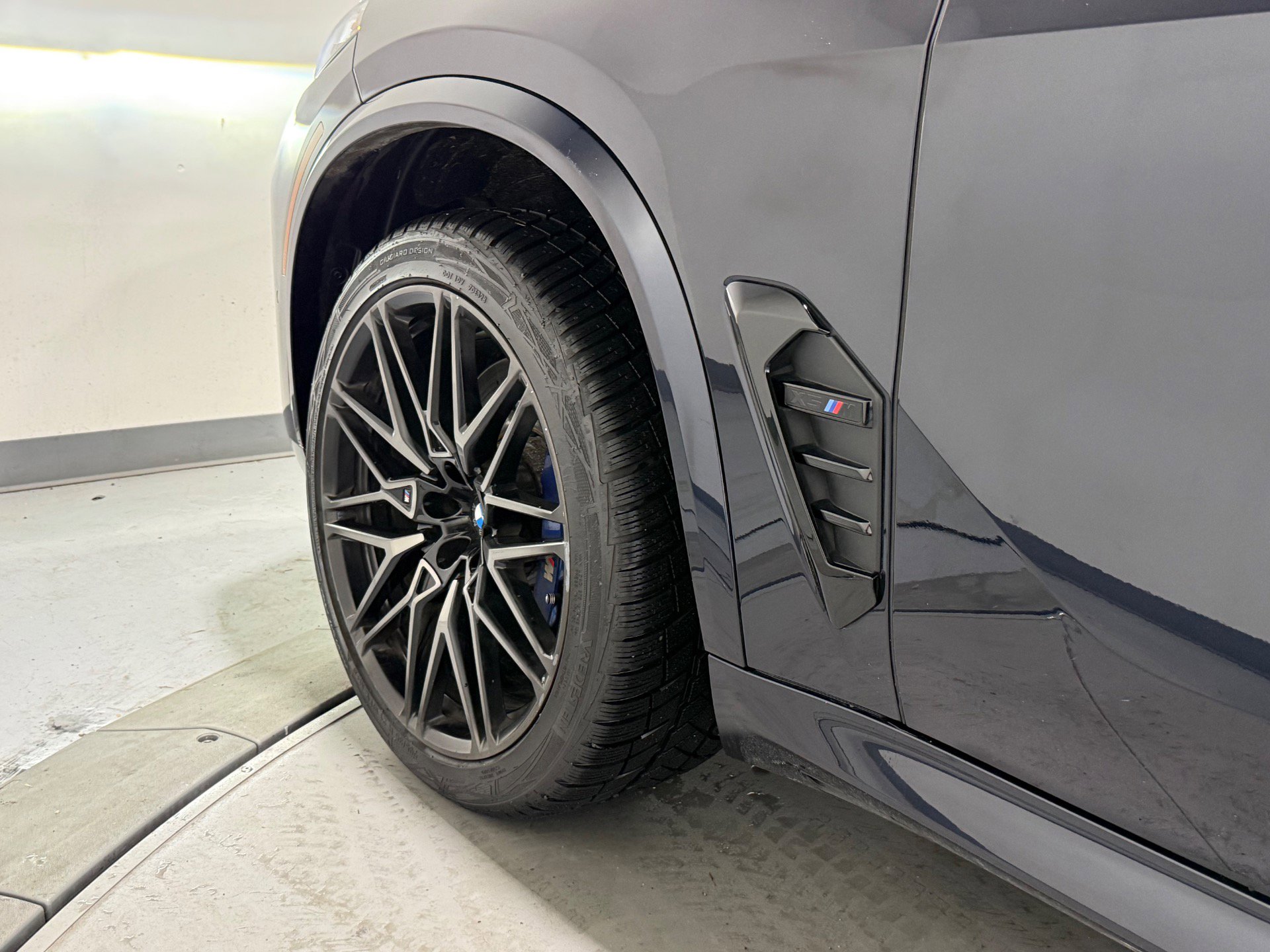 Used 2025 BMW X5 M Competition w/ Executive Package image 17