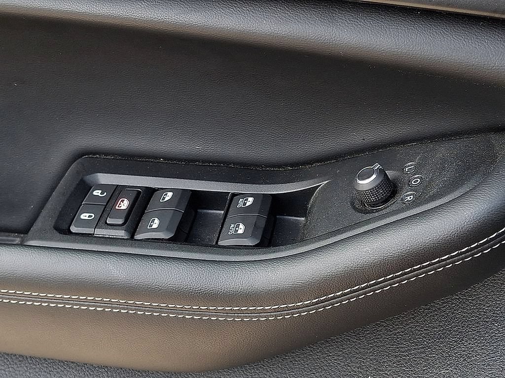 Used 2025 Jeep Grand Cherokee Altitude RWD image 20