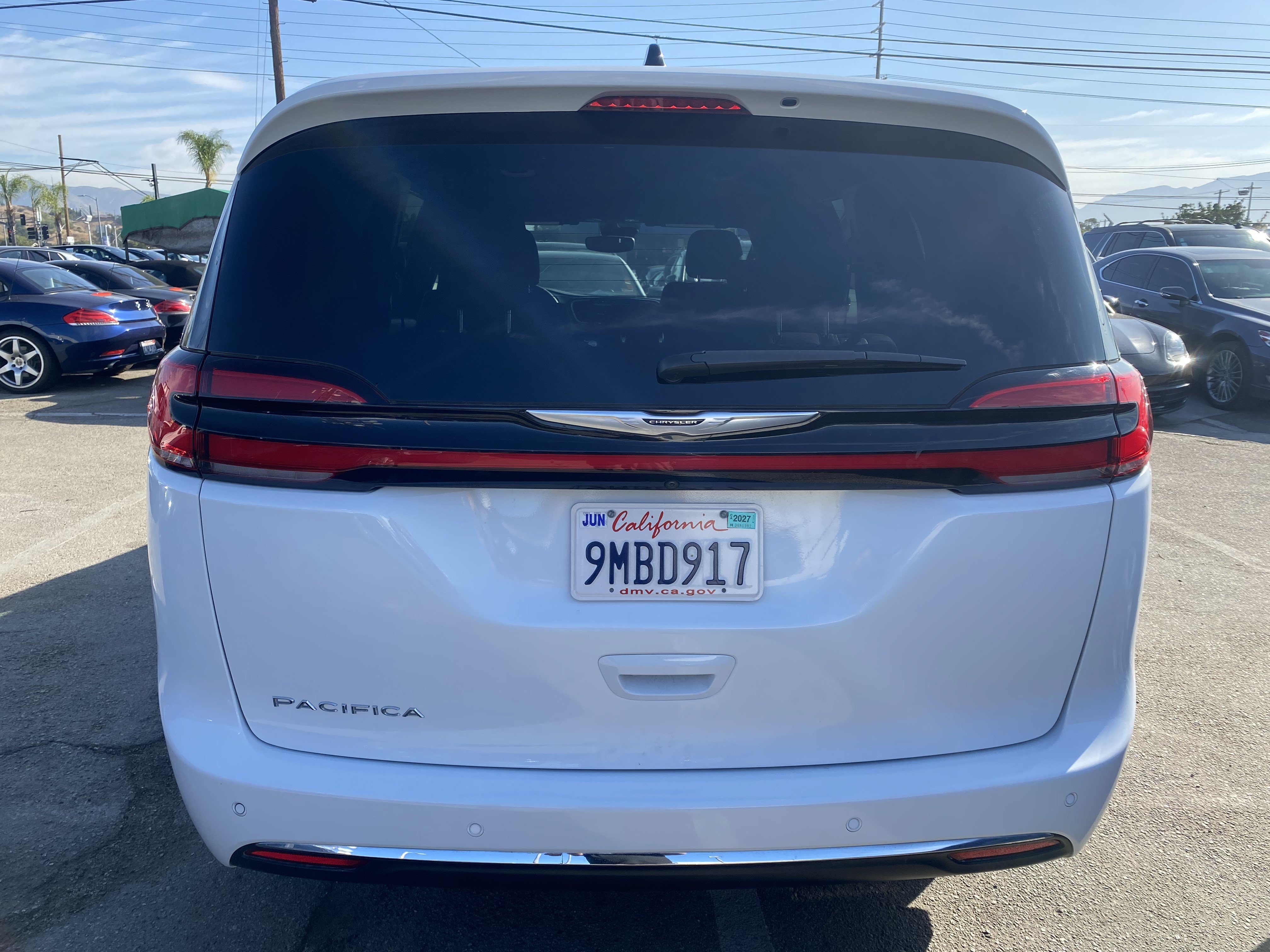 Used 2024 Chrysler Pacifica Touring FWD image 11