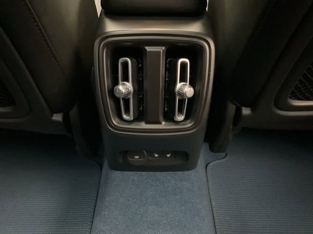 Used 2023 Volvo XC40 Recharge Ultimate image 25