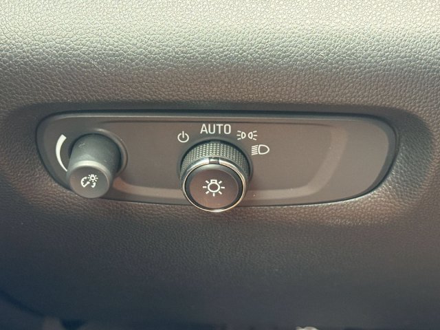 Certified 2021 Chevrolet Traverse LS FWD image 22