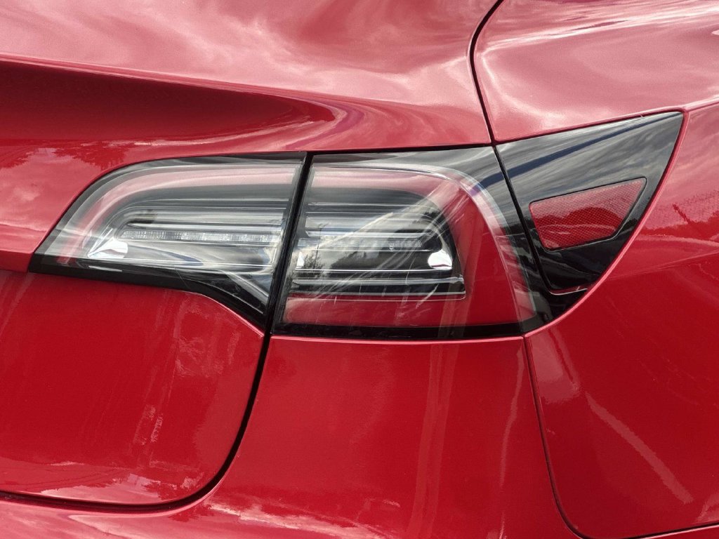 Used 2018 Tesla Model 3 Long Range RWD image 9