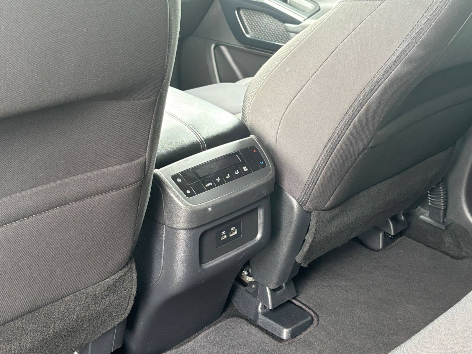 Used 2025 Nissan Pathfinder SV FWD image 18