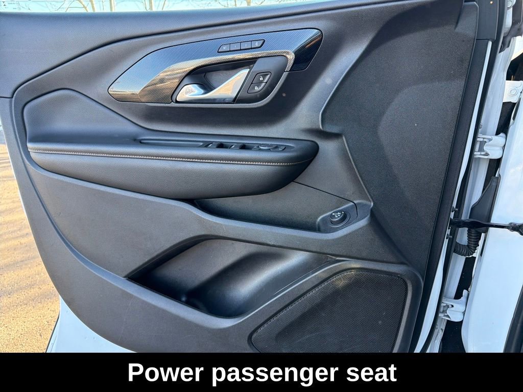 Used 2023 GMC Terrain AT4 image 12