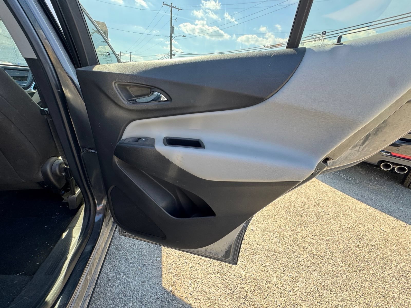 Used 2019 Chevrolet Equinox LS w/ LS Convenience Package AWD/4WD image 18
