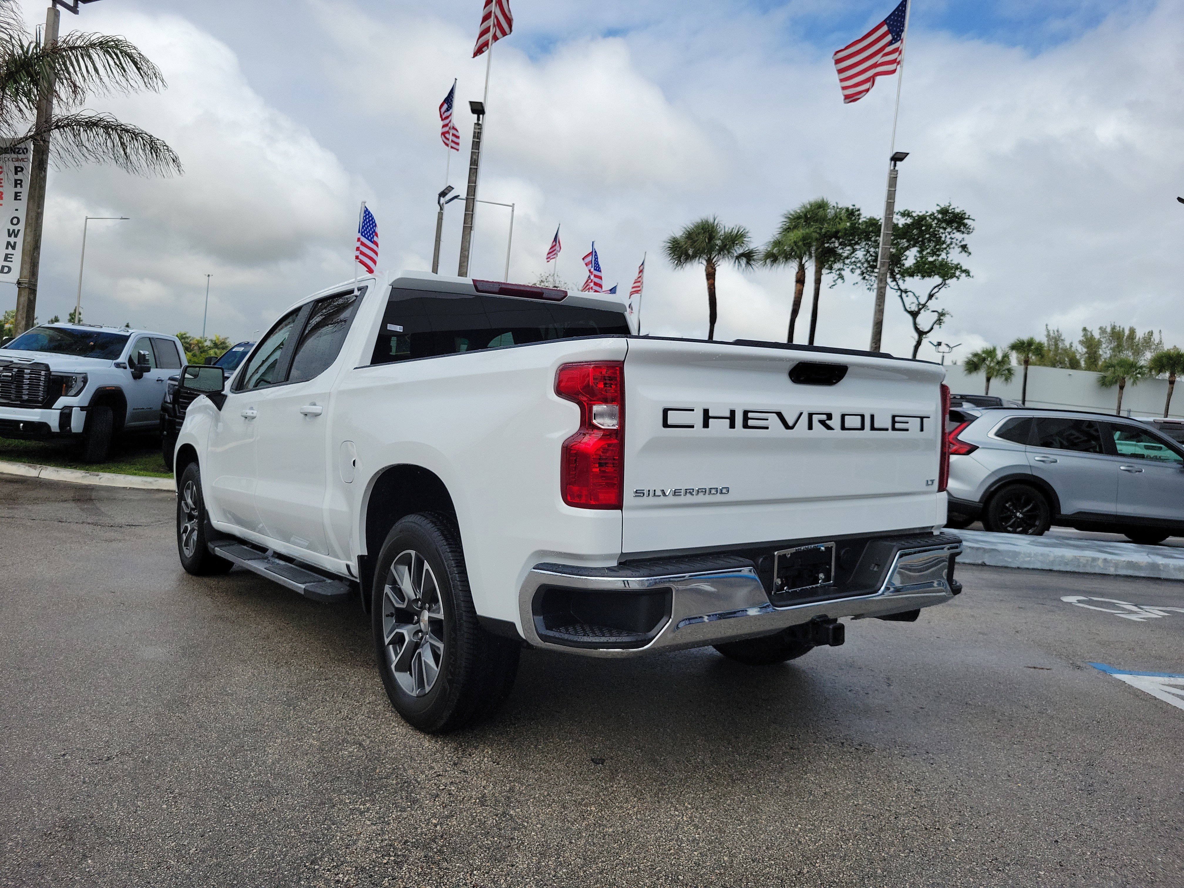 Used 2025 Chevrolet Silverado 1500 LT RWD image 7