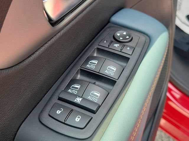 New 2027 Chrysler Pacifica Pinnacle w/ Theater Group FWD image 16