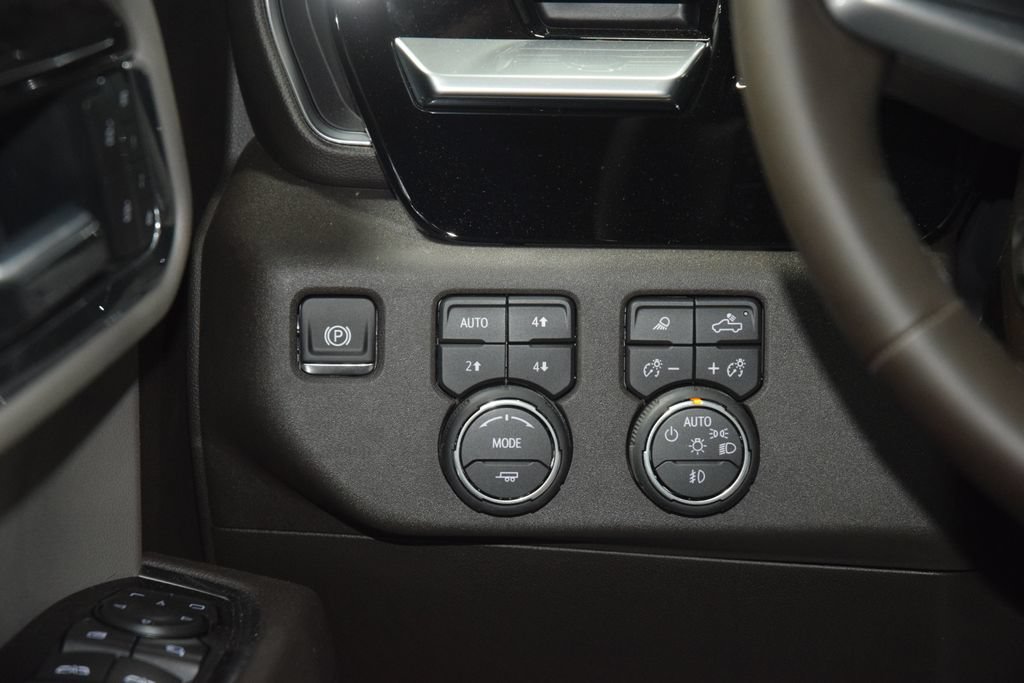 Used 2026 Chevrolet Silverado 1500 LTZ w/ LTZ Premium Package AWD/4WD image 34
