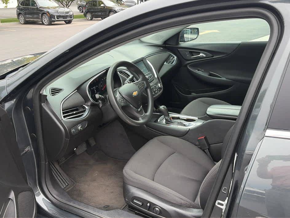 Used 2018 Chevrolet Malibu LT FWD image 12