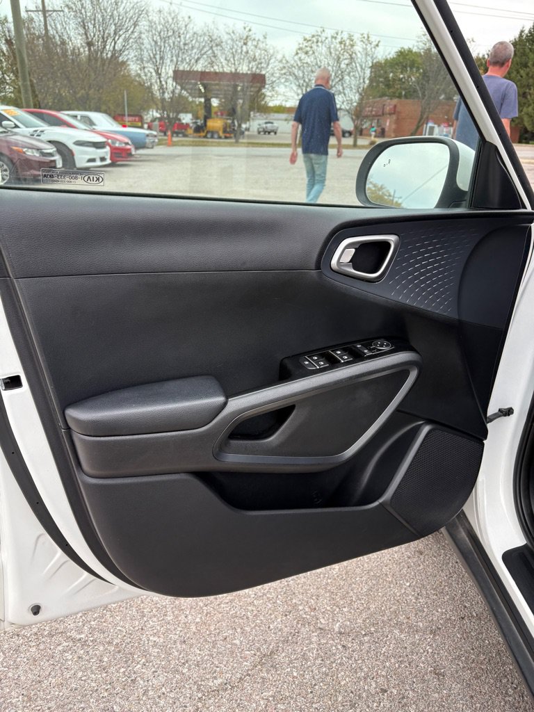 Used 2021 Kia Soul S FWD image 10