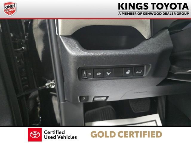 Used 2022 Toyota RAV4 XLE w/ Convenience Package image 18