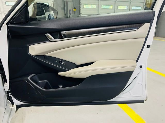 Used 2018 Honda Accord EX image 33